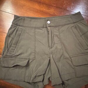 ATHLETA SHORT CARGOS. SIZE 6-DARK GREEN